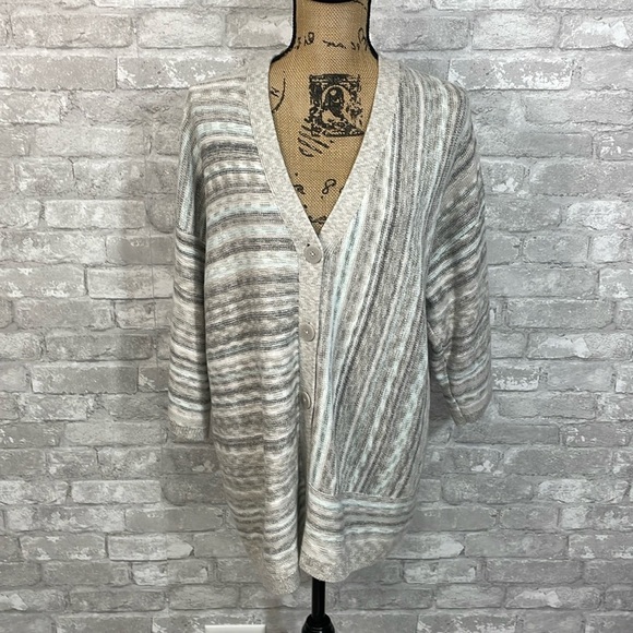 J.Jill Dovegrey Three Button Sweater - Picture 1 of 6
